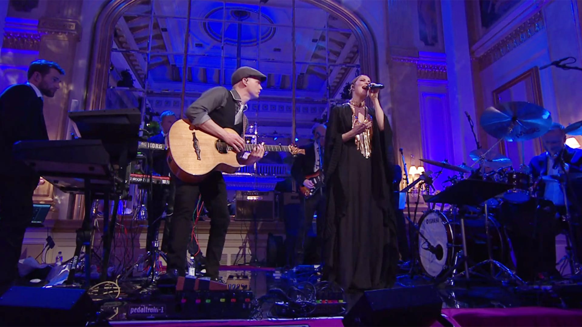 juzzuf's tweet card. Itsenäisyyspäivän juhlat huipentuivat tänä vuonna kitaravirtuoosi Petteri Sariolan ja Jenni Vartiaisen tähdittämään huikeaan Finlandia-esitykseen yhdessä Kalle Torniaisen Juhlaorkesterin kanssa...