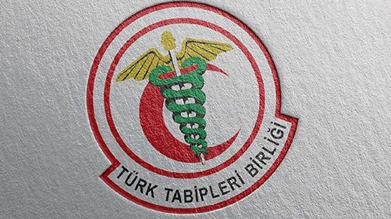 BirGun_Gazetesi's tweet card. TTB, 2025 TUS’ta uzmanlık eğitimi kazanan hekimlerin bazı hastaneler tarafından “yeni atamalar bekleniyor” denilerek başlatılmadığına dair şikayetler üzerine Sağlık Bakanlığı’na yazı gönderdi....