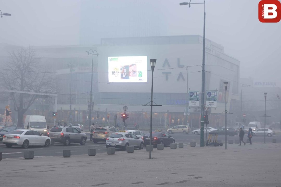 hobitnjak's tweet card. 'Da postoji minimum ambicija onda bi vidjeli barem nešto, umjesto toga bh. elita, politička i ona ostala, problem zagađenog zraka rješava dozvoljavanjem gradnje i kupovinom apartmana na okolnim...