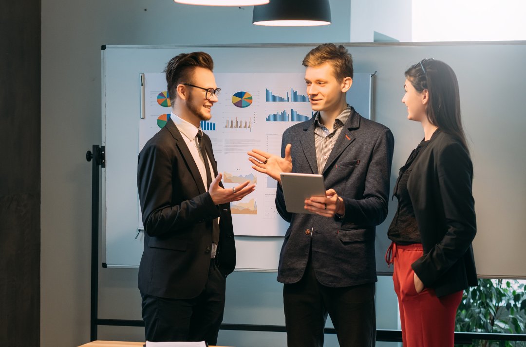 Redmine_flux's tweet card. Discover how Redmine plugins can enhance your project management data visualization with insightful dashboards.