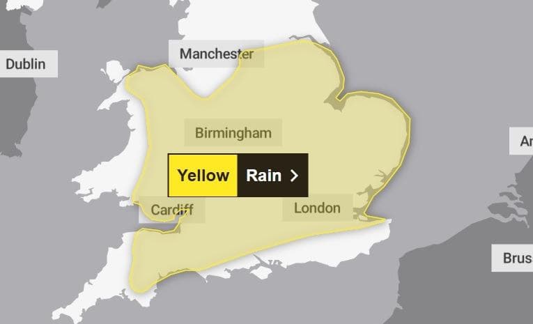 ChronandEcho's tweet card. A 24-hour, yellow weather warning for rain has been issued by the Met Office and includes all of Northamptonshire.