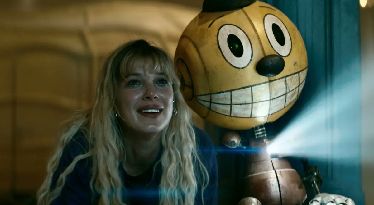 BestMovieEspana's tweet card. Millie Bobby Brown y Chris Pratt se embarcan en una peligrosa misión en el nuevo tráiler de 'Estado Eléctrico' de Netflix.