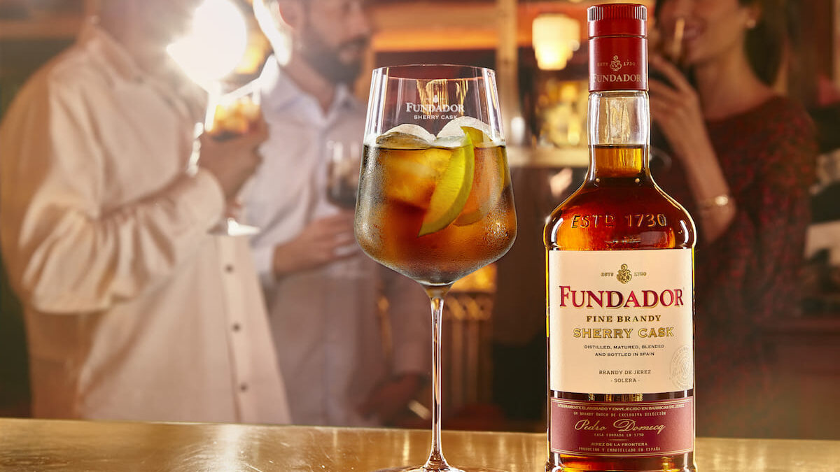 TapasMagazine's tweet card. Llega el Brandy que va a revolucionar la forma de disfrutar de este espirituoso: Fundador Sherry Cask Solera. Este es su perfect serve.