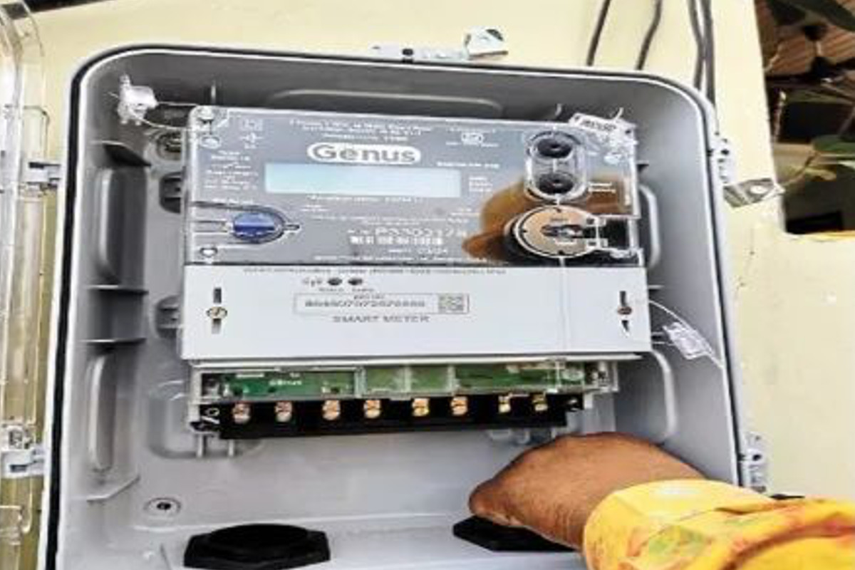 rpbreakingnews's tweet card. Electricity Smart Meter: लाखों रुपए का बिल एक तरफ जहां अमीरुद्दीन का दर्द बढ़ा रहा है, वहीं जो लोग स्मार्ट मीटर लगा चुके हैं, उनकी भी धड़कनें बढ़ा रहा है।