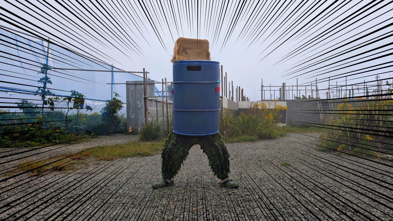 hyperdouraku's tweet card. 【サバゲー】ドラム缶に擬態したら最強なんじゃね？