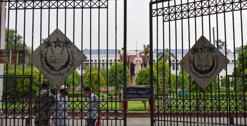 FaiyazWajeeh's tweet card. जामिया मिल्लिया इस्लामिया के 105वें स्थापना दिवस समारोह को लेकर विवाद खड़ा हो गया है. छात्र संगठनों ने 'म्यूज़िक एंड डांस परफॉर्मेंस- अखंड भारत', ‘संस्कृत क़व्वाली’ और दिल्ली पुलिस के गायन...