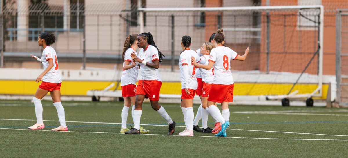 MonacoTribune's tweet card. Le club féminin monégasque a inauguré son nouveau stade dimanche dernier par un large succès lors de la quatrième journée de championnat, confirmant son