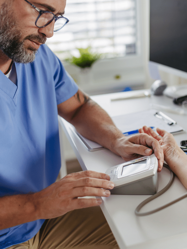 TV9Assam's tweet card. কলেষ্টেৰল বৃদ্ধি এক গুৰুতৰ সমস্যা। কিছুমান শাক-পাচলিয়ে কলেষ্টেৰল নিয়ন্ত্ৰণ কৰিব পাৰে, 5 food for control cholesterol know from expert in details assamese