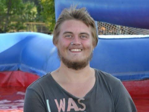 VilanovaBlog's tweet card. La muerte de Henry “el Vikingo”, un indigente hallado sin vida en la playa de Ribes Roges, ha generado rumores en Vilanova i la Geltrú. Los Mossos confirman que falleció por causas naturales y sin …