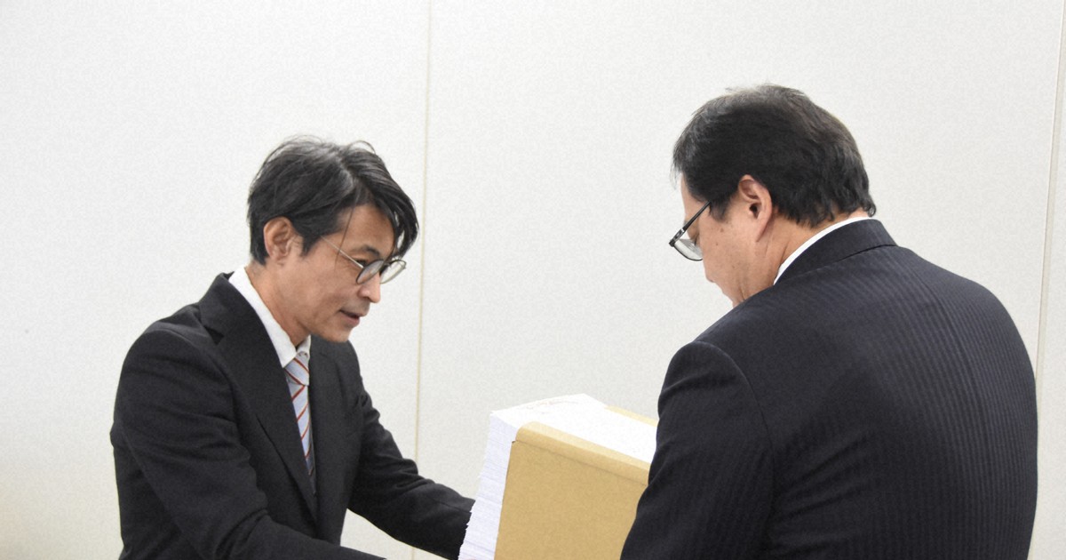 tokushima_mai's tweet card. 　「船の体育館」と親しまれてきた旧香川県立体育館（高松市）を巡り、公費を使わない再生活用策を提案している民間有志団体が18日、耐震性不足などを理由に解体に向けた手続きを進める県や県教委に再考を求める4万9247筆の署名を提出した。7月末から街頭やオンラインなどで集めたもので、約3割が県内在住者だとし