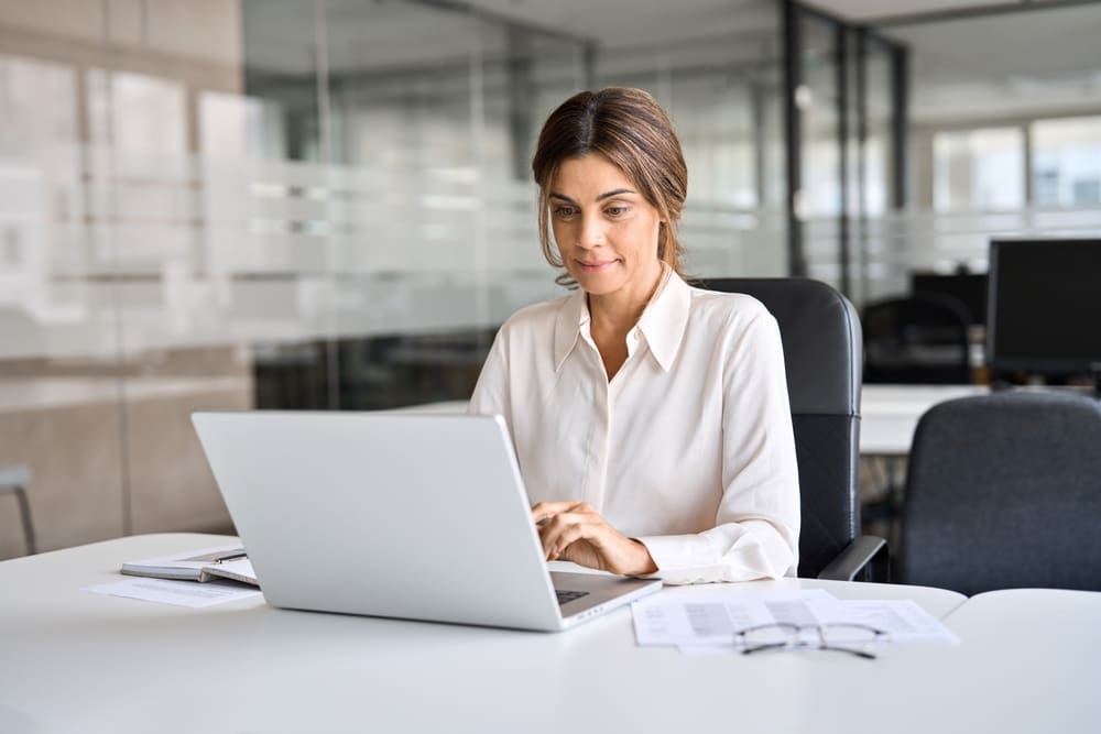 Valant's tweet card. Claim Assist transforms behavioral health billing with 4 key features, 1. Automated Charge Review, 2. Rules Library 3. Rule Customization