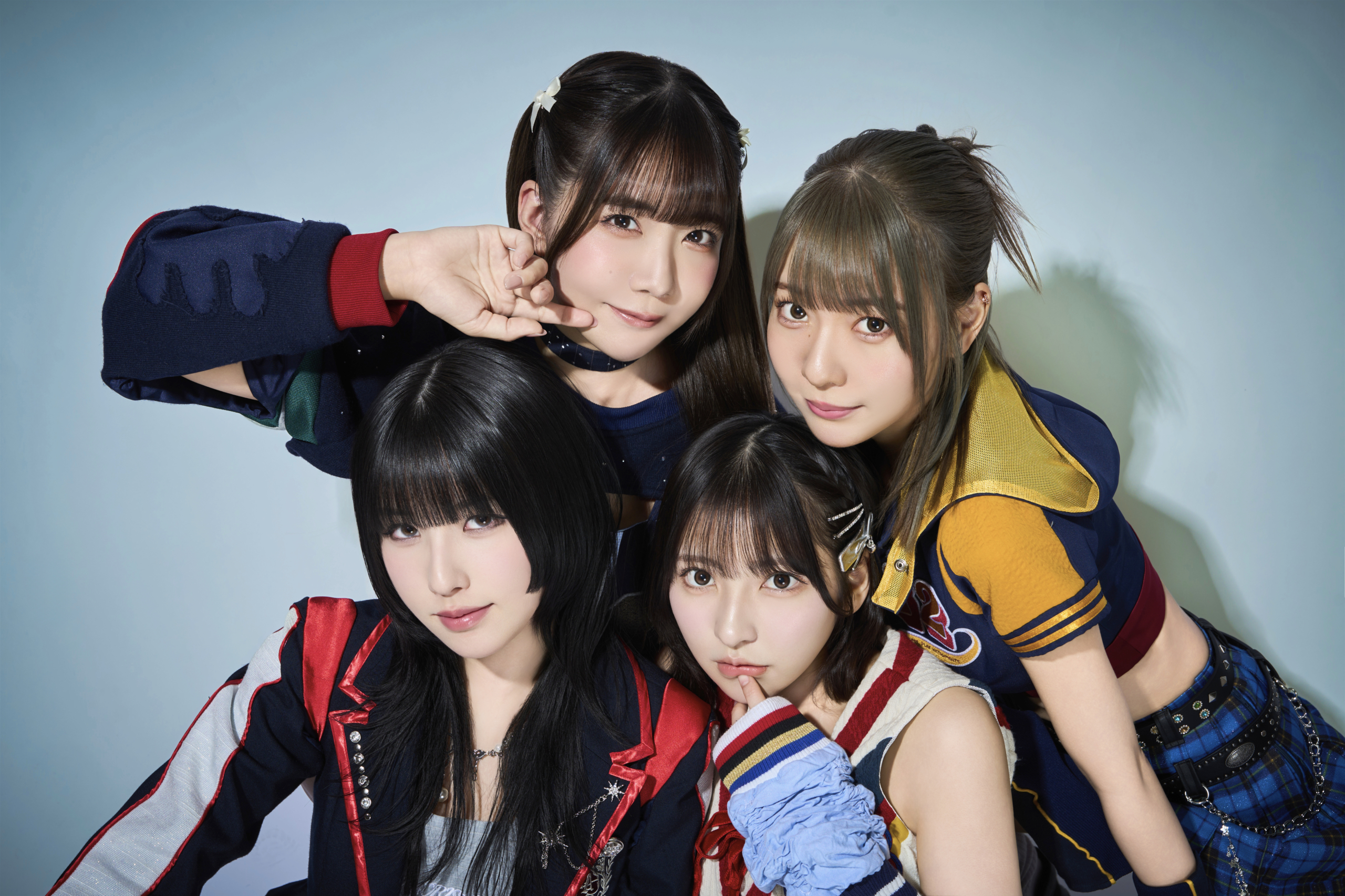 toomi_nico's tweet card. 型番 #2i2 “アンドロイド”をコンセプトとして結成されるもメンバーが反発。 「なにかに支配され人々がまるでアンドロイドの様に生きる世界でこの瞬間だけは”人間”らしくありたい」2020年12月19日デビューの新人アイドルユニット。