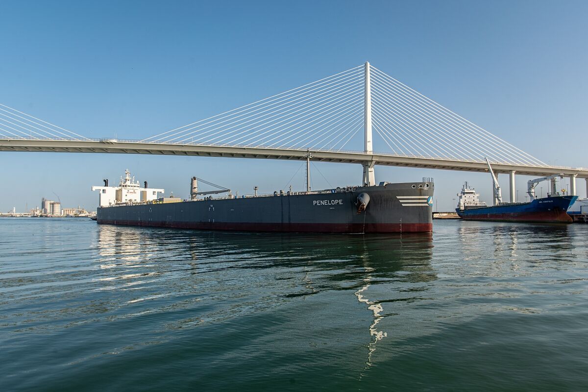 business's tweet card. White House tariffs and Middle East war inject too much volatility, Gunvor says.