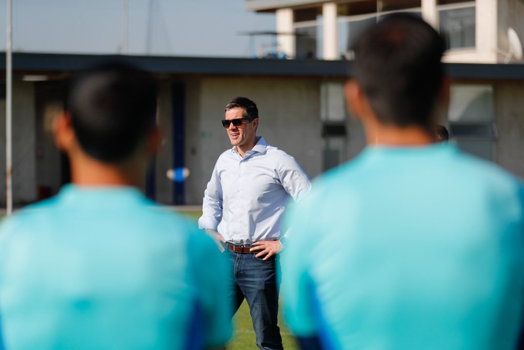 FernandoAgustin's tweet card. En su columna de opinión para Pauta, Fernando Tapia reflexiona sobre la sanción de la CMF al mandamás de Azul Azul. “Si Clark realmente ama los colores del club que públicamente encabeza, ha llegado...