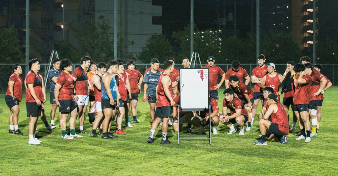 rrrfc2020's tweet card. 　リーグワン・ディビジョン3の中国電力レッドレグリオンズが新シーズンに向けて始動した。就任4年目の岩戸博和ヘッドコーチ（HC）のもと、新たな試みを取り入れながら、12月までの長いプレシーズンをスタートさせた。 　昨シーズンは5勝10敗でディビジョン3の6チーム中4位で終わった。1勝のみで最下位だった前年からは飛躍を遂げたが、新シーズンはさらに上を見る。 　まず今年はスタートミーティングで順位...
