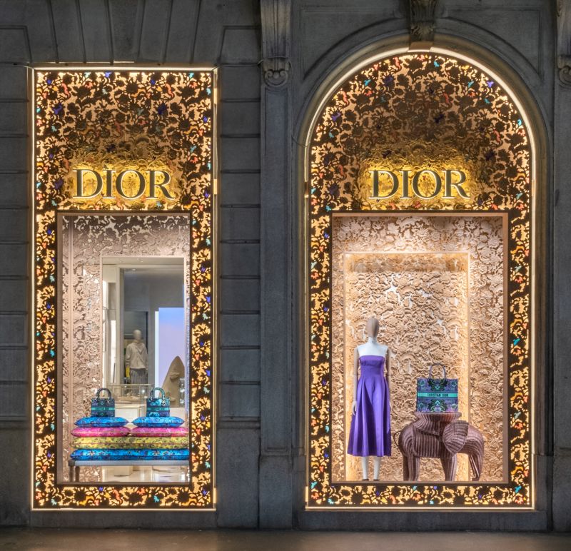 modular_man's tweet card. Brand Story: DIOR "INDIA SPIRIT" Dior has a long and interesting history with India. - In the 1950s, Christian Dior himself was fascinated by India and its culture. He was inspired by the colorful...