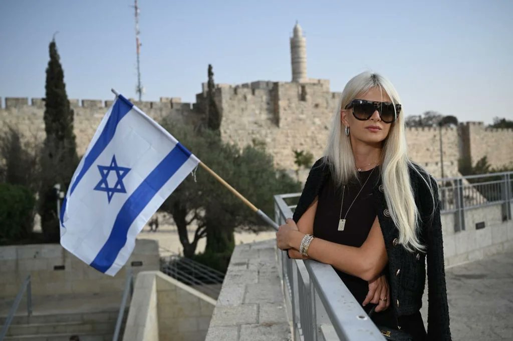 IsraelcomNews's tweet card. Canadian model risks career to speak out for Israel, gaining support and finding her voice in the process.