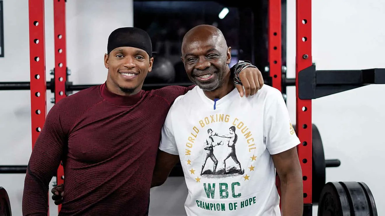 TrisDixon's tweet card. James Cook MBE leaned in towards me and pointed to a framed photograph of him meeting the Queen.