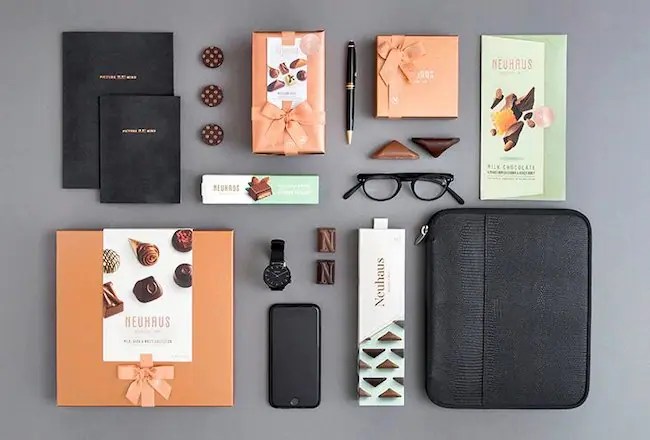 BlogBucket's tweet card. Best corporate gift ideas to help you gift employees/workers/clients within budget and keep them happy.