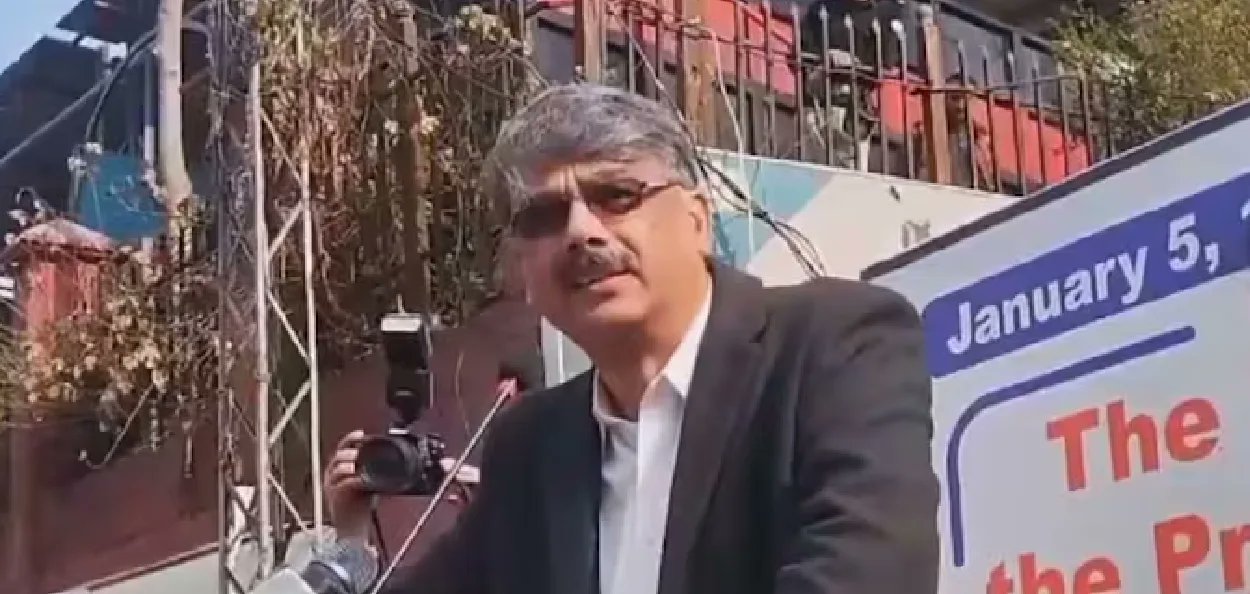 AssamAwaz's tweet card. পাকিস্তানে সীমান্ত পাৰ হৈ সন্ত্ৰাসবাদক উৎসাহিত কৰি আহিছে৷ এই বিস্ফোৰক মন্তব্য প্ৰদান কৰিছে পাকিস্তানৰ নেতা চৌধুৰী আনোৱাৰুল হকে৷ নেতাগৰাকীয়ে কয় যে সন্ত্ৰাসবাদী গোটসমূহে লালকিল্লাৰ পৰা কাশ্মীৰৰ...