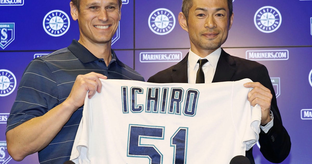 nikkei's tweet card. 【ピオリア（米アリゾナ州）=共同】米大リーグ、マリナーズが7日、マーリンズからフリーエージェント（FA）となったイチロー外野手（44）の入団を発表した。背番号は51。6シーズンぶりの復帰で、メジャー18年目となる同外野手はアリゾナ州ピオリアの球団施設で記者会見に臨み「今まで培ってきたもの全てをこのチームにささげたい」と抱負を語った。AP通信によると75万ドル（約8千万円）の1