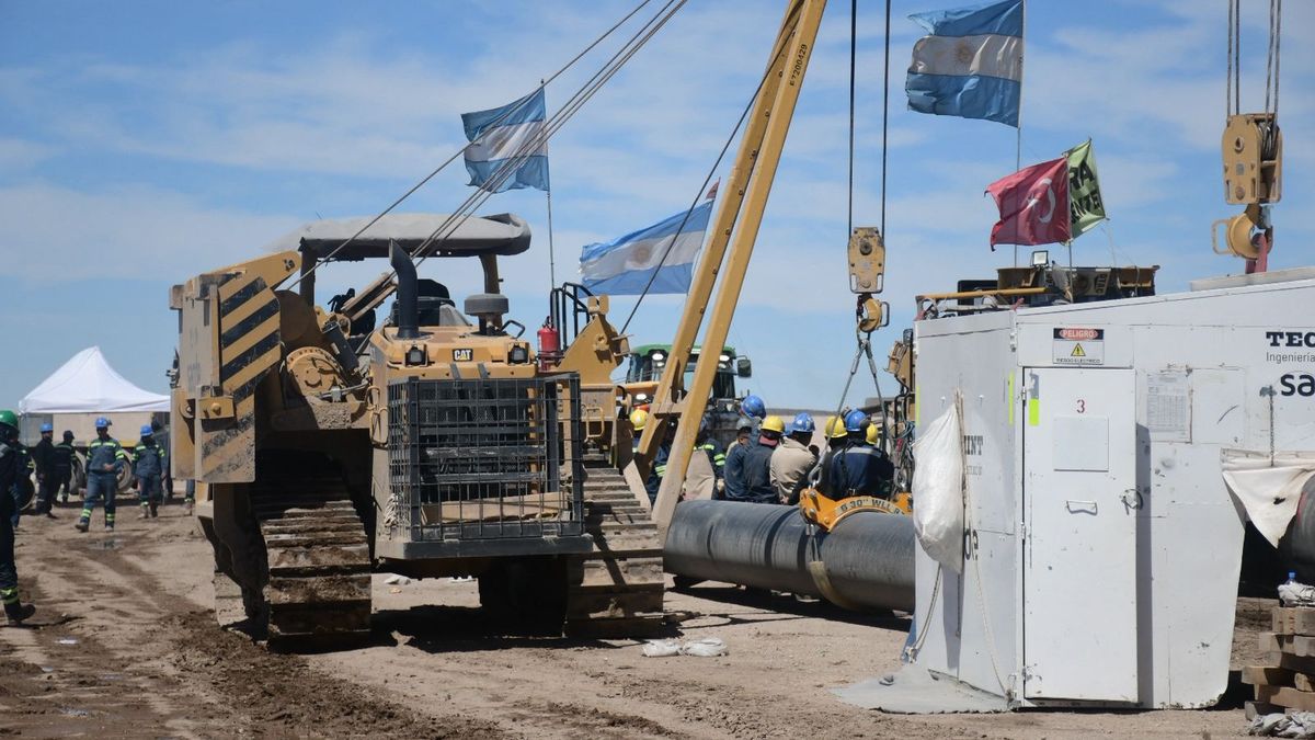 MasEnergiaLMN's tweet card. Finalizó la última soldadura automática del VMOS, pero el proyecto sigue con obras claves para exportar crudo desde Río Negro.