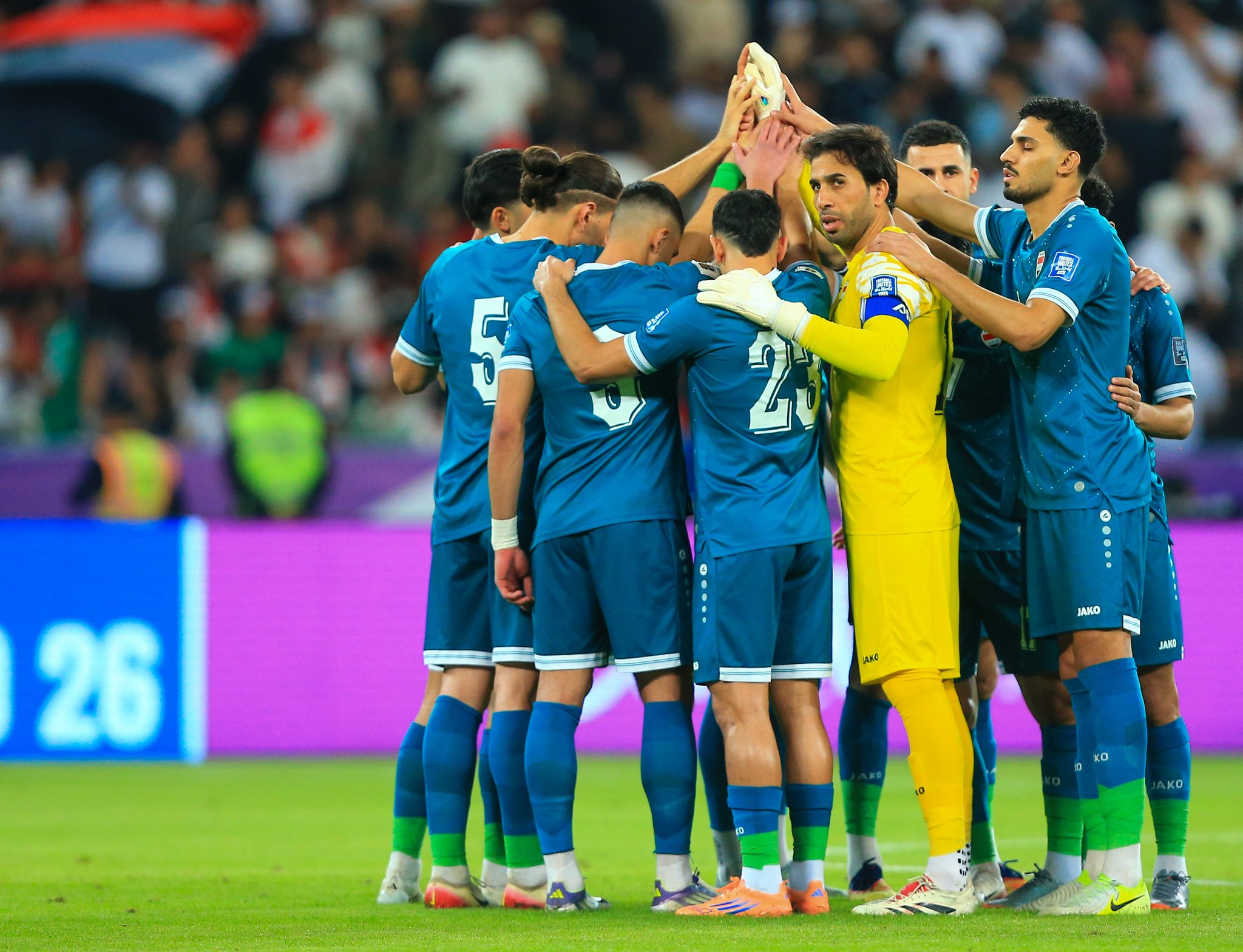 LucarneOpposee's tweet card. Après un score de parité aux Émirats qui faisait ses affaires, l’Irak ne devait pas flancher à domicile pour entrevoir les barrages. C’est chose faite au bout d’un match asphyxiant.