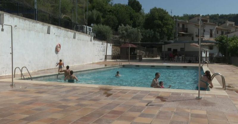 codeposa's tweet card. La sequera va impedir l'any passat que el municipi de Vallibona, a la comarca dels Ports, obrira la piscina municipal. Enguany, la pluja de la tardor han permés que esta localitat puga reobrir el...
