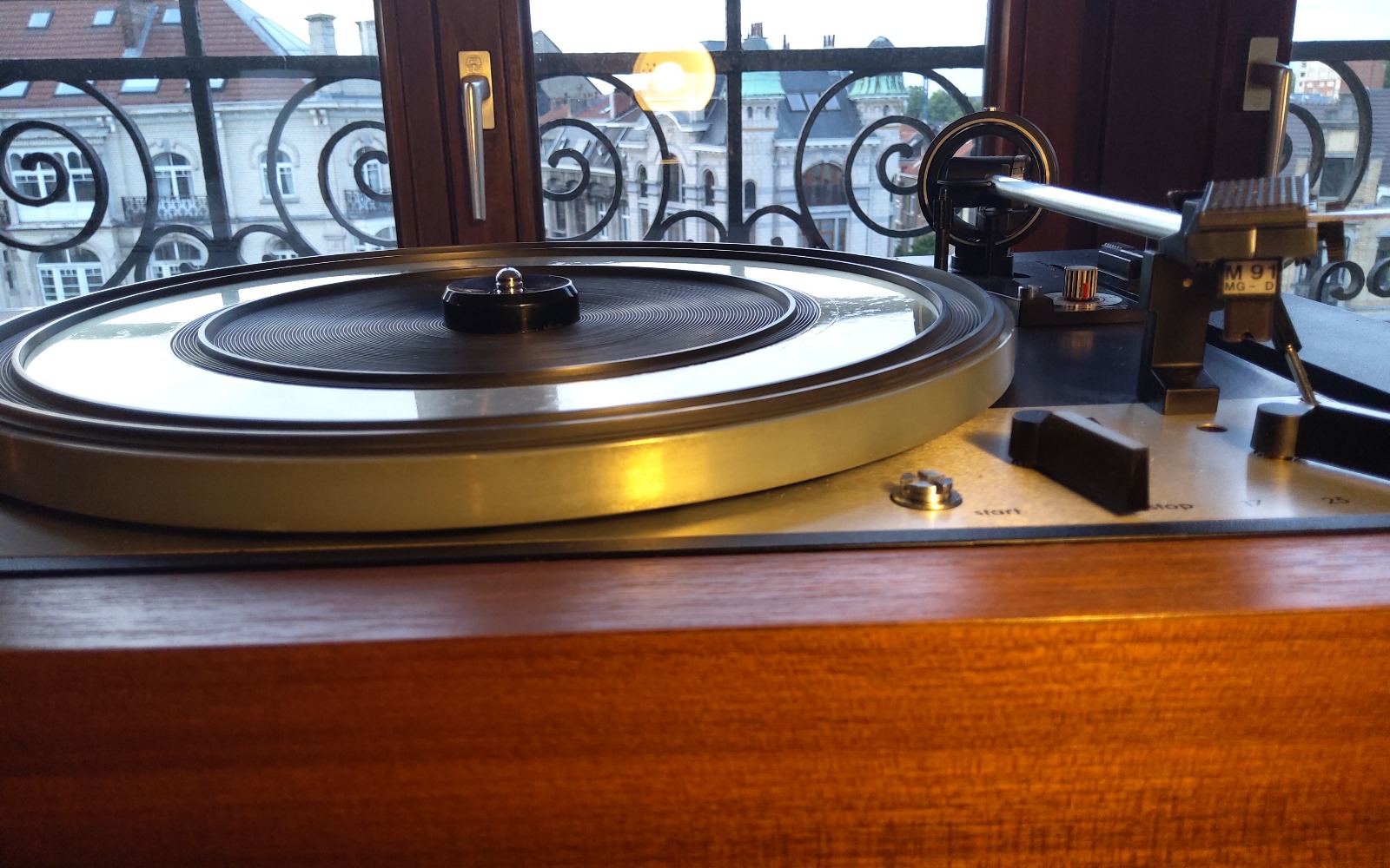 E14Community's tweet card. I bought a broken Dual turntable a few summers ago, as a summer holiday fun restoration project. And then didn't do anything with it. An ideal candidate for  Spring Clean!:The DUAL 1218 is an early...