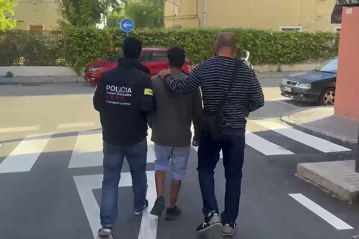 iellakuria's tweet card. Hay errores que se perdonan. Hay omisiones que se corrigen. Pero cuando el Estado, llamado a ser el último refugio de los vulnerables, abandona a una niña de 12 años a los...