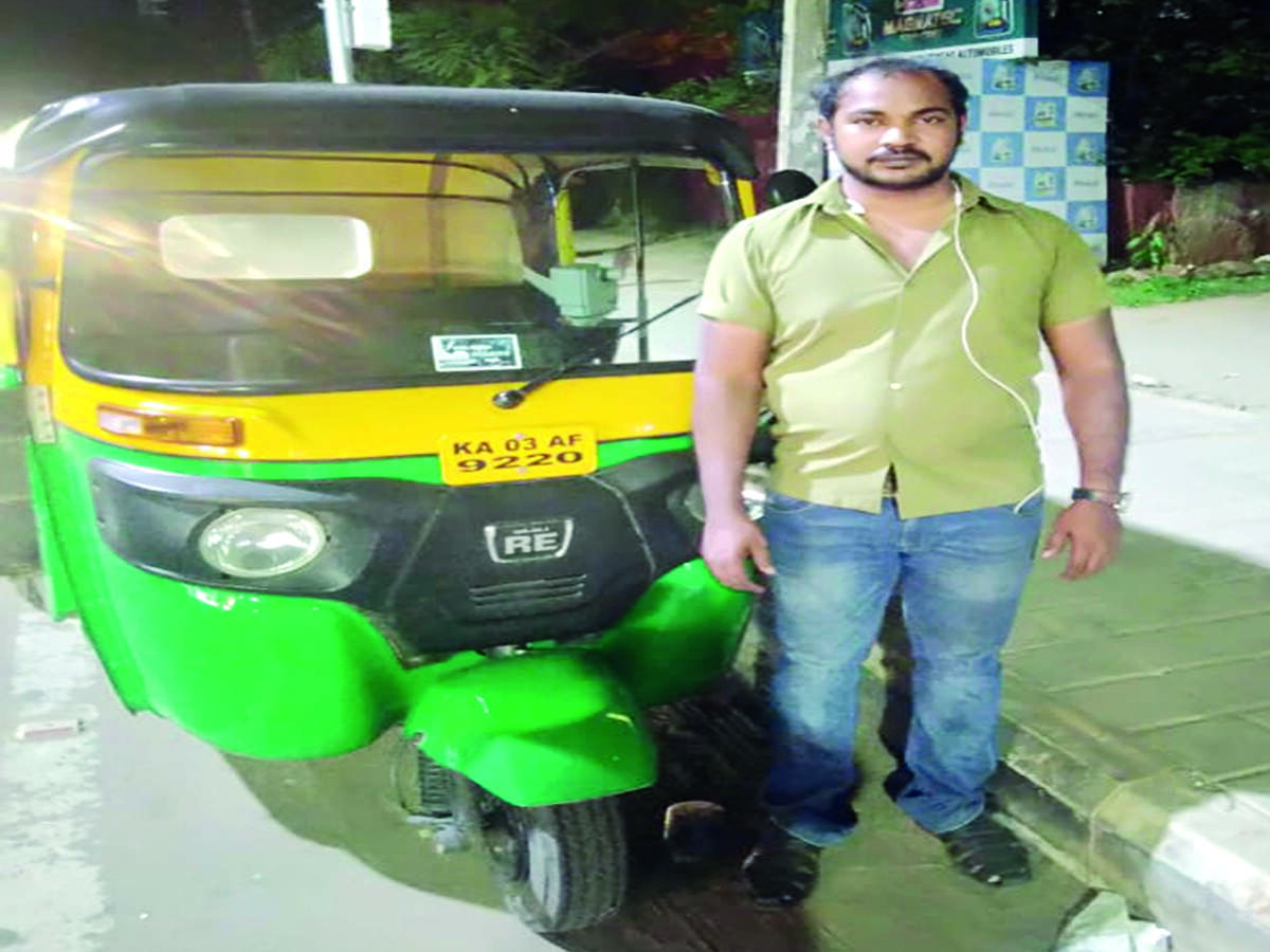 rakeshrkumar1's tweet card. Today, Babu Muddrappa, the 29-year-old auto driver, is the only one who remembers this girl who was born on April 15.