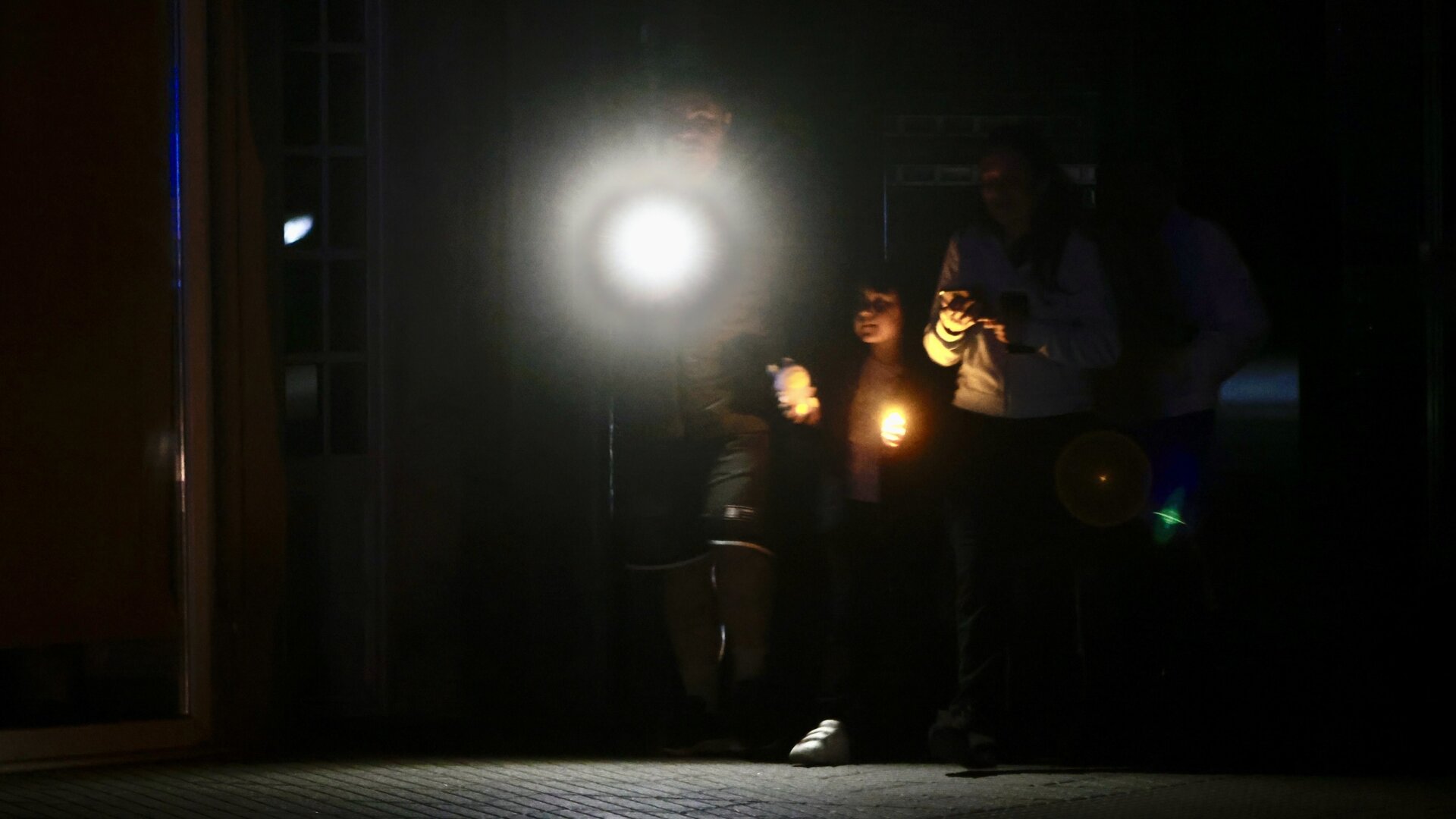 Diario_Pontev's tweet card. Son as 21.07 horas do luns 5 de maio cando escribo estas liñas e -cruzo os dedos e as dedas- parece que aínda non se acabou o mundo. Pero o luns pasado, a es