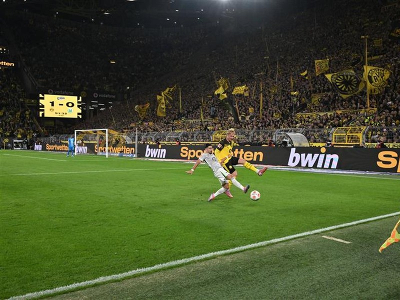 ChristianWoop's tweet card. Wie diese Redaktion enthüllen kann, will die Deutsche Fußball-Liga (DFL) eine spannende Regelreform. Was das für Fans bedeutet. Was der BVB damit zu tun hat.