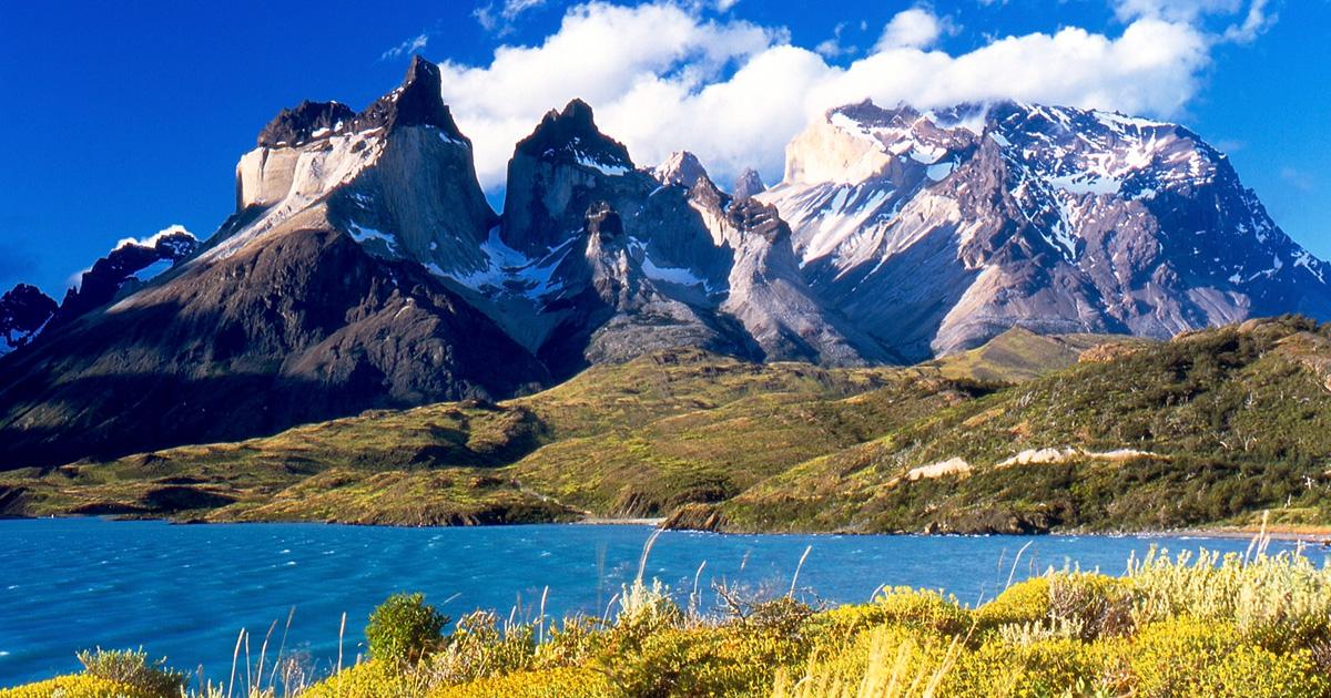 SimoneSimoni11's tweet card. Vogliono creare una discarica per depositare i rifiuti di allevamento del salmone in esso. Sarebbe disastroso. Come pensate per permettere una cosa del genere? A soli 15 km dalla Torres del Paine Rise