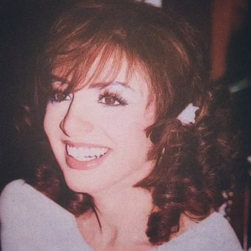 Whatisnext9's tweet card. انت اللي باقي من الهوى هم الجراح وانت الدواء- زيك مافيش