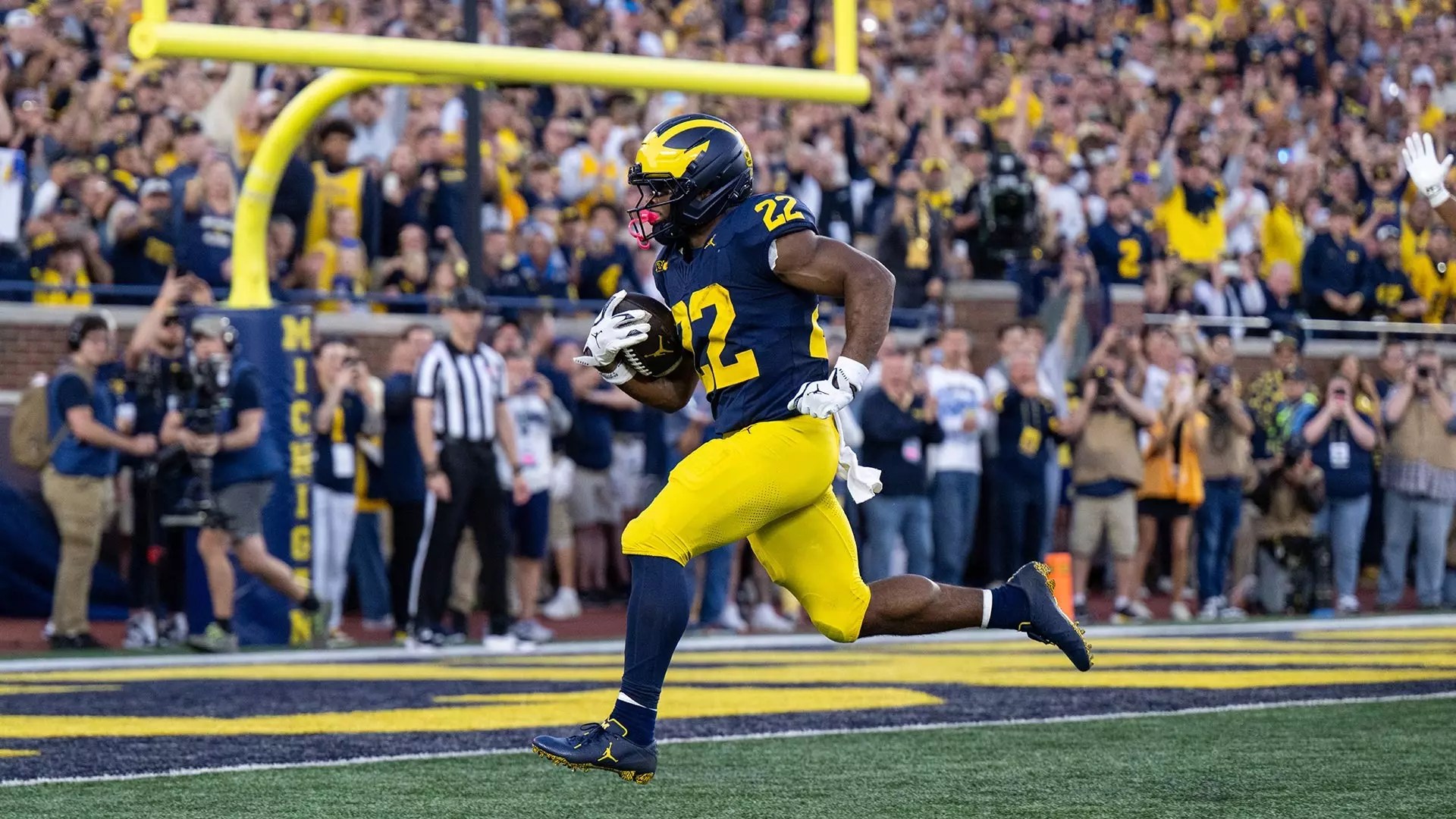 LeagueWinnersCF's tweet card. Michigan vs. Oklahoma 2025 Predictions: It's a showdown in Norman as the Wolverines take on the Sooners in this thrilling Week 2 matchup.