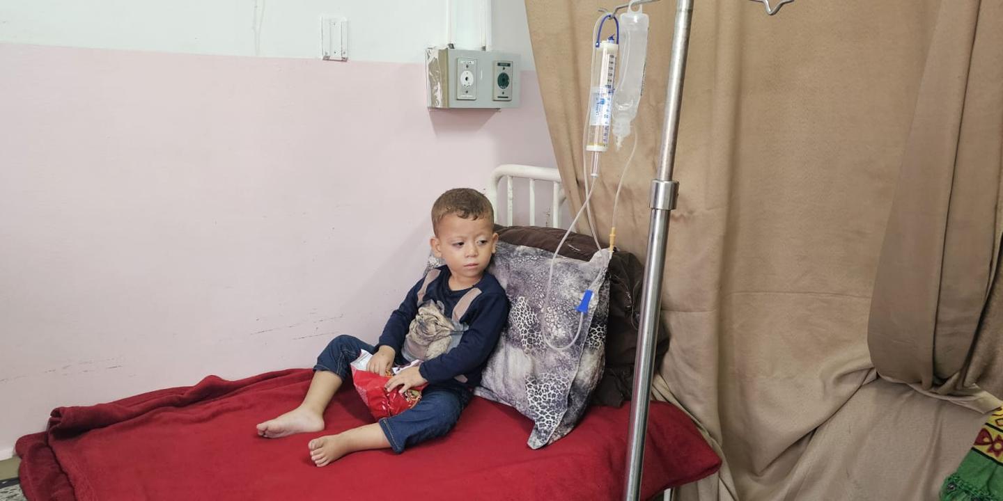 jsoufi's tweet card. Plus de 18 000 personnes attendent d’être transférés vers un hôpital à l’étranger. La lenteur du processus, conséquence du blocus israélien et du peu d’empressement des pays occidentaux à les...