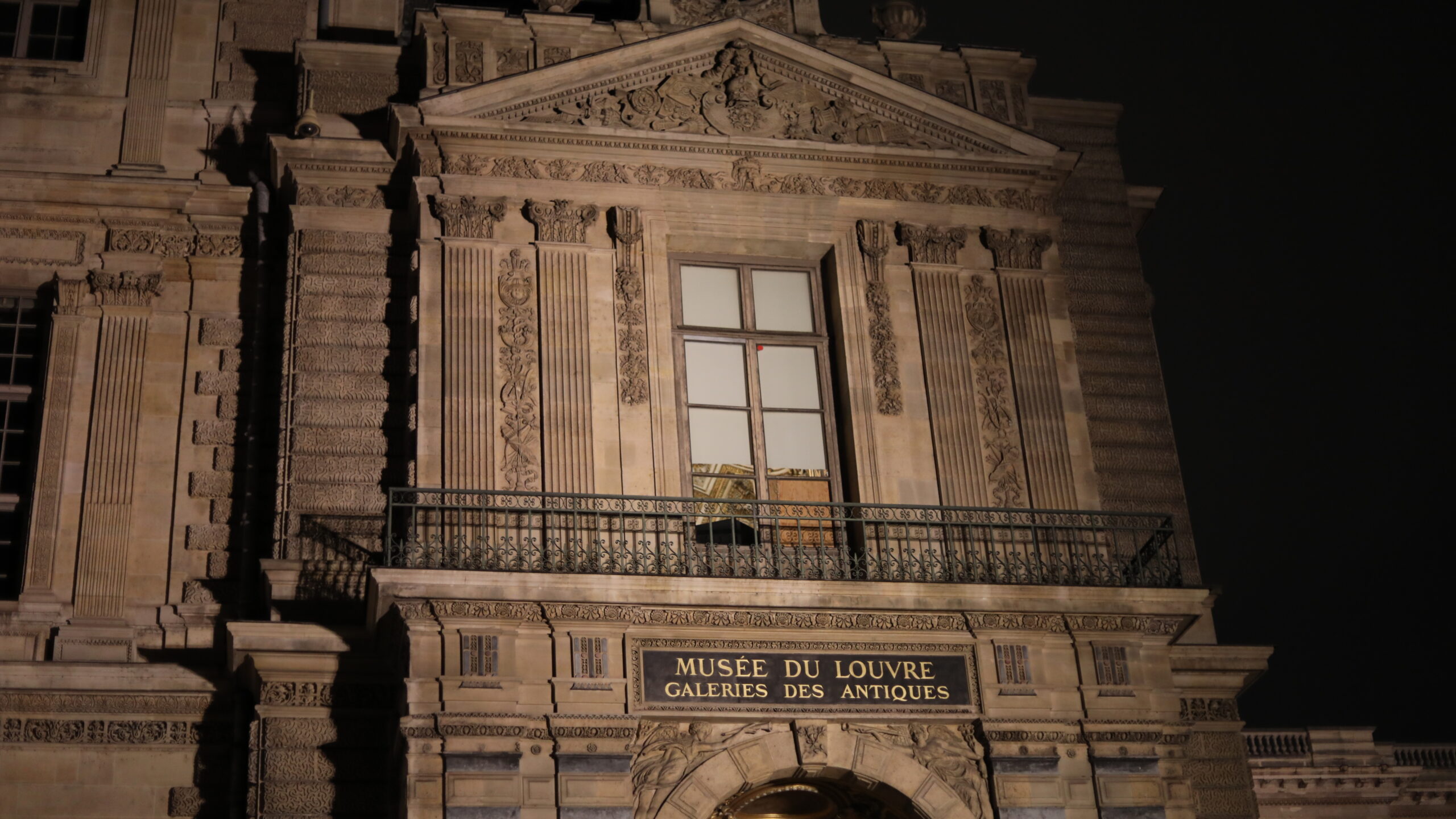 solixbigdata's tweet card. For humans and AI, when something fits the category of “ordinary,” it slips from notice.