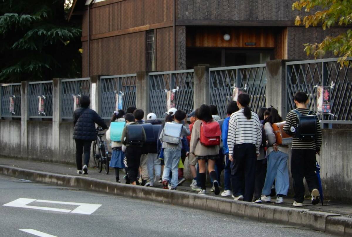 kyoto_np's tweet card. １９日午前７時４０分ごろ、京都市左京区松ケ崎小竹藪町の北泉橋から約５０メートル上流の高野川河川敷で、クマらしいものを見たと下鴨署に連絡があ…