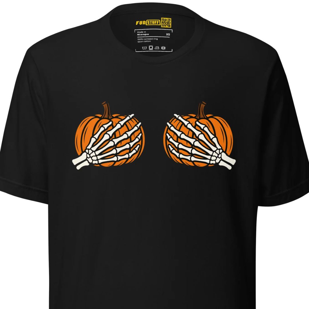 funstuffhq's tweet card. Lustiges Halloween Shirt: Kürbisse + Skeletthände = Pumpkin Boobs. Frech, sexy & provokant – perfektes Party- oder Karneval-Outfit. Jetzt bei FunStuff.at.