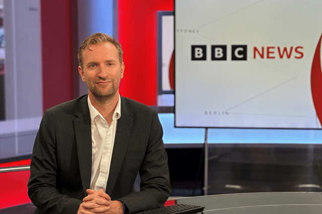 Repelsteeltje21's tweet card. Het BBC-schandaal is een waarschuwing voor Nederlandse media. Activisme in de journalistiek is gevaarlijk, en zeker de NOS met haar speciale taken zou hier ver bij weg moeten blijven. Ons rapport o…