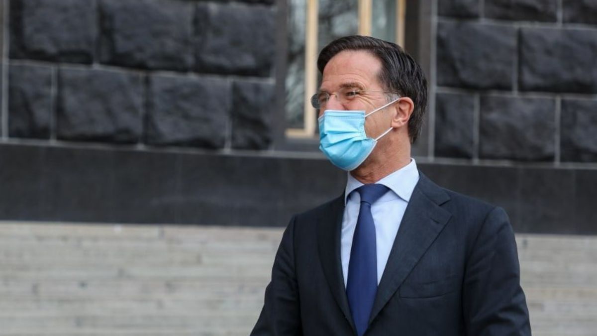 SillySigns1's tweet card. Weer betaalt de Nederlandse burger voor plannen waar niemand om vroeg.