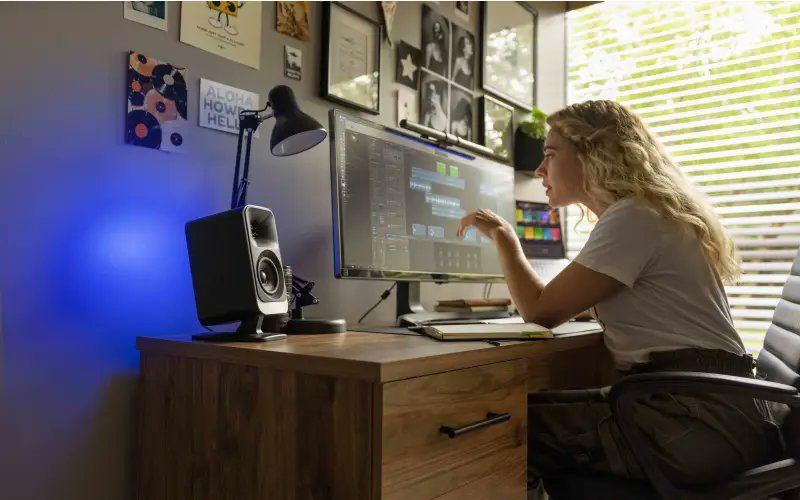 CECritic's tweet card. Klipsch’s new ProMedia Lumina brings big sound, modern connectivity,and smart controls to today’s hybrid desks.A powerful 2.1 system