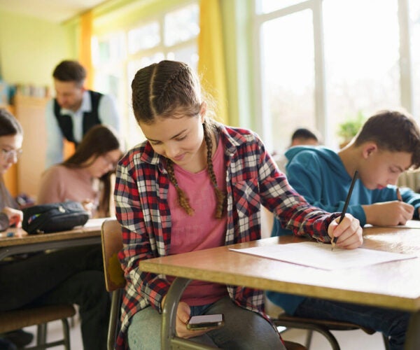 age_shulman's tweet card. Wharton’s Angela Duckworth shares early findings from a national survey on cell phone use in American public schools.