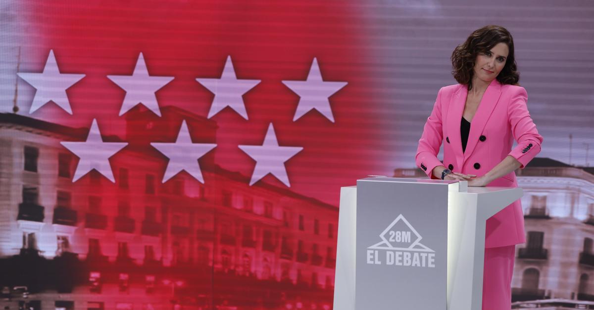 jesusmarana's tweet card. En uno de los momentos más tensos del único debate a cinco, la candidata de Podemos ha intentado entregar a la presidenta madrileña el libro del