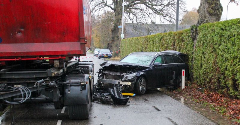 Gewonde bij botsing tegen aanhanger in Ederveen