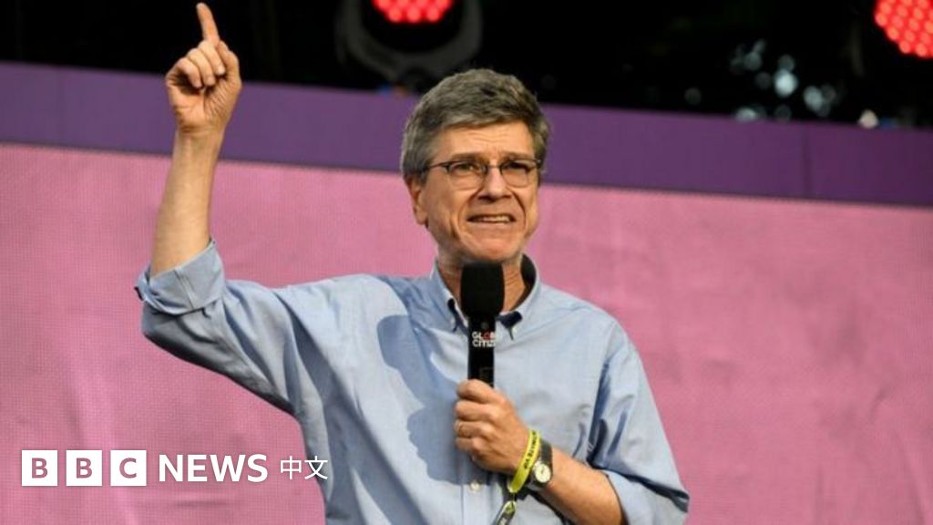 bbcchinese's tweet card. 美国经济学家萨克斯接受BBC采访时预测，被人们习以为常的现行世界秩序濒临崩溃，全球将在后新冠疫情时期进入“没有领导的大分裂”阶段。