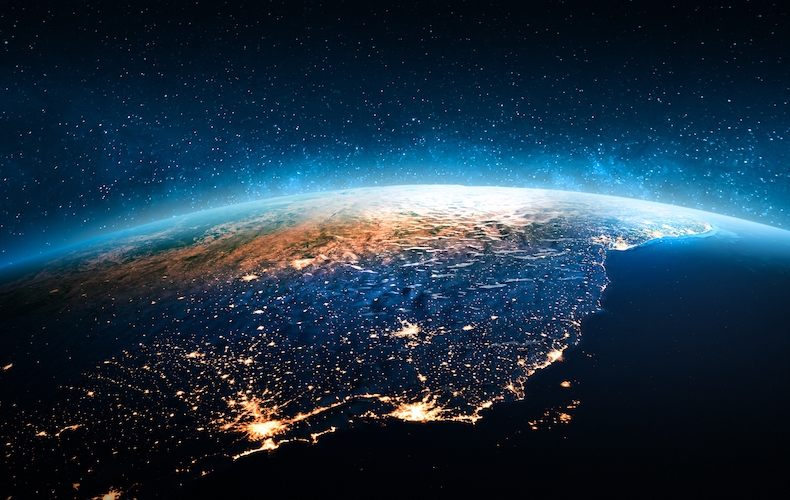 latamspace's tweet card. La medida habilita a la compañía a desplegar conectividad fija y móvil, con o sin infraestructura propia, en un terreno que hasta ahora tenía a Starlink como