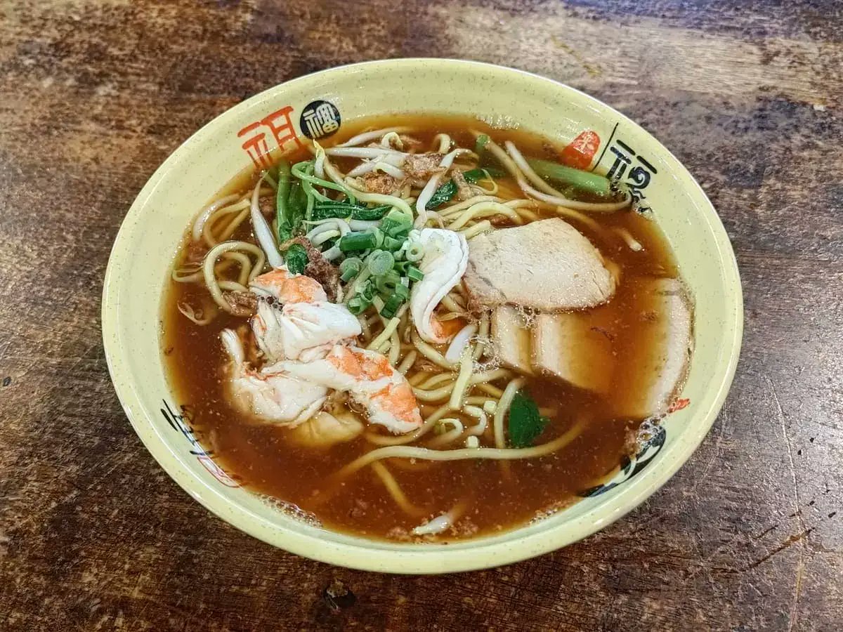 thefatguide's tweet card. A variety of prawn and pork noodles. Tastes rather decent.