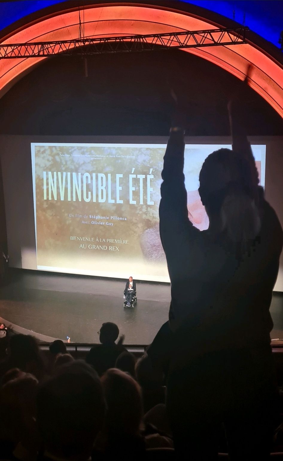 cliryc's tweet card. Hier avait lieu au Grand Rex à Paris, la projection du film Invincible été. Un documentaire de Stéphanie Pillonca avec Olivier Goy qui raconte comment "au milieu de l'hiver, Olivier a découvert en...